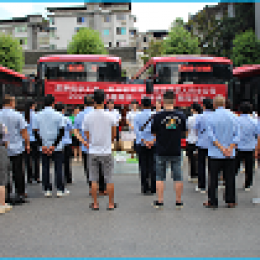 湄潭縣總工會、茶人巴士公司聯合開展夏季“送清涼”慰問活動 