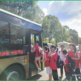 湄潭公司嚴把學生定制公交運行安全關 