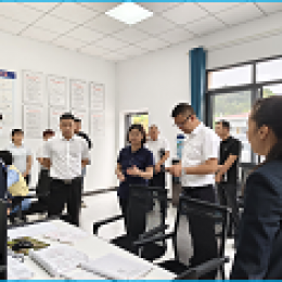 縣委書記游海燕一行國慶節前蒞臨茶人巴士公司檢查指導安全工作 